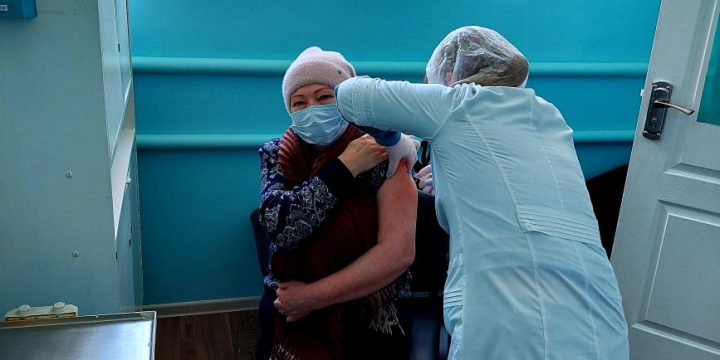 Зараз в Україні триває вакцинація від COVID-19