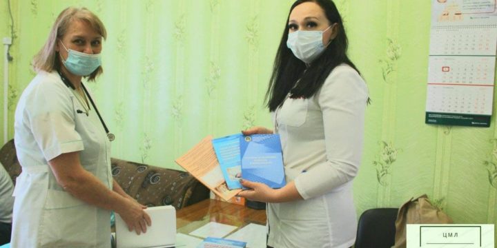 Сьогодні Директор ЦМЛ Халаімов Сергій Володимирович та Директор ЦПМСД Рябова Анна Юріївна привітали з професійним святом лікарів – неонатологів