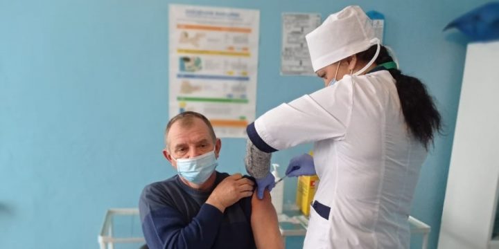 Зробіть свій внесок у перемогу — захистіть себе і близьких, вакцинуйтесь!