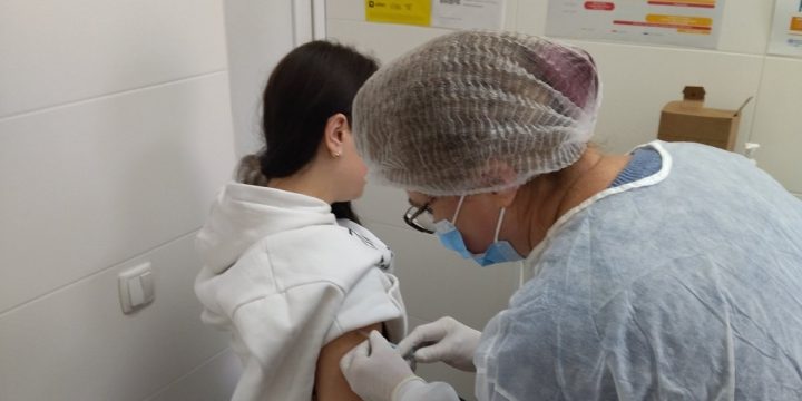 Що робити, якщо пропустили бустерне щеплення від COVID-19?
