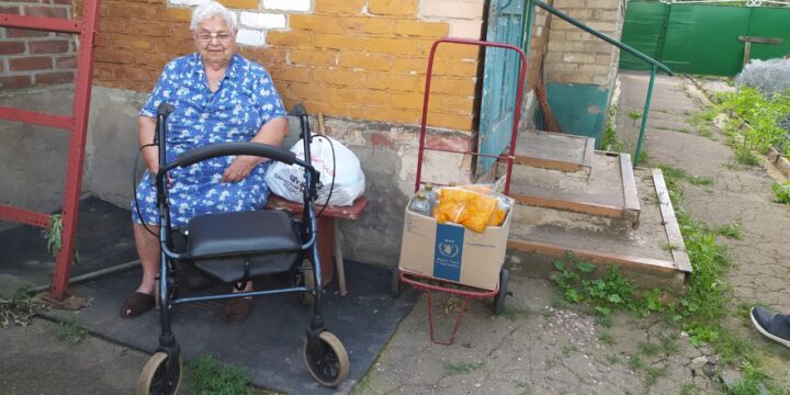 Продовжується видача продуктових наборів паліативним хворим