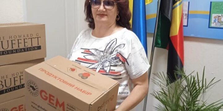 7 та 8 вересня продовжилася видача гуманітарної допомоги у вигляді продуктів харчування мешканцям Торецької громади, які зараз тимчасово проживають у м. Києві та області
