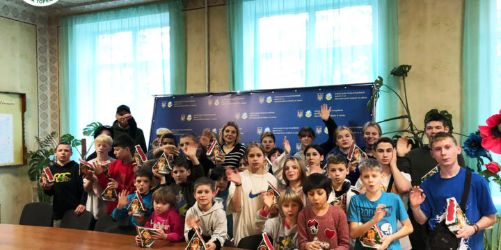 Разом з БО «Благодійний фонд «Від людини до людини» привітали з Наступаючими Новорічними святами діточок