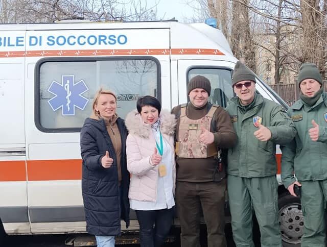 Отримали автомобіль швидкої допомоги та лікарські засоби і вироби медичного призначення