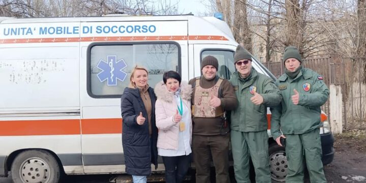 Отримали автомобіль швидкої допомоги та лікарські засоби і вироби медичного призначення