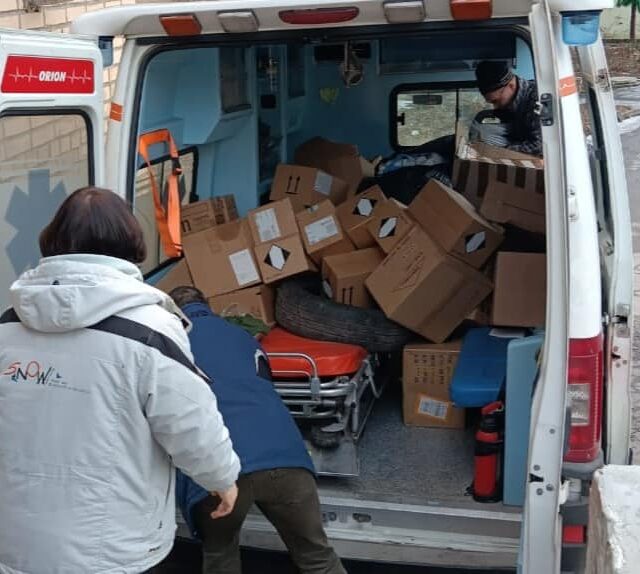 Отримали автомобіль швидкої допомоги та лікарські засоби і вироби медичного призначення