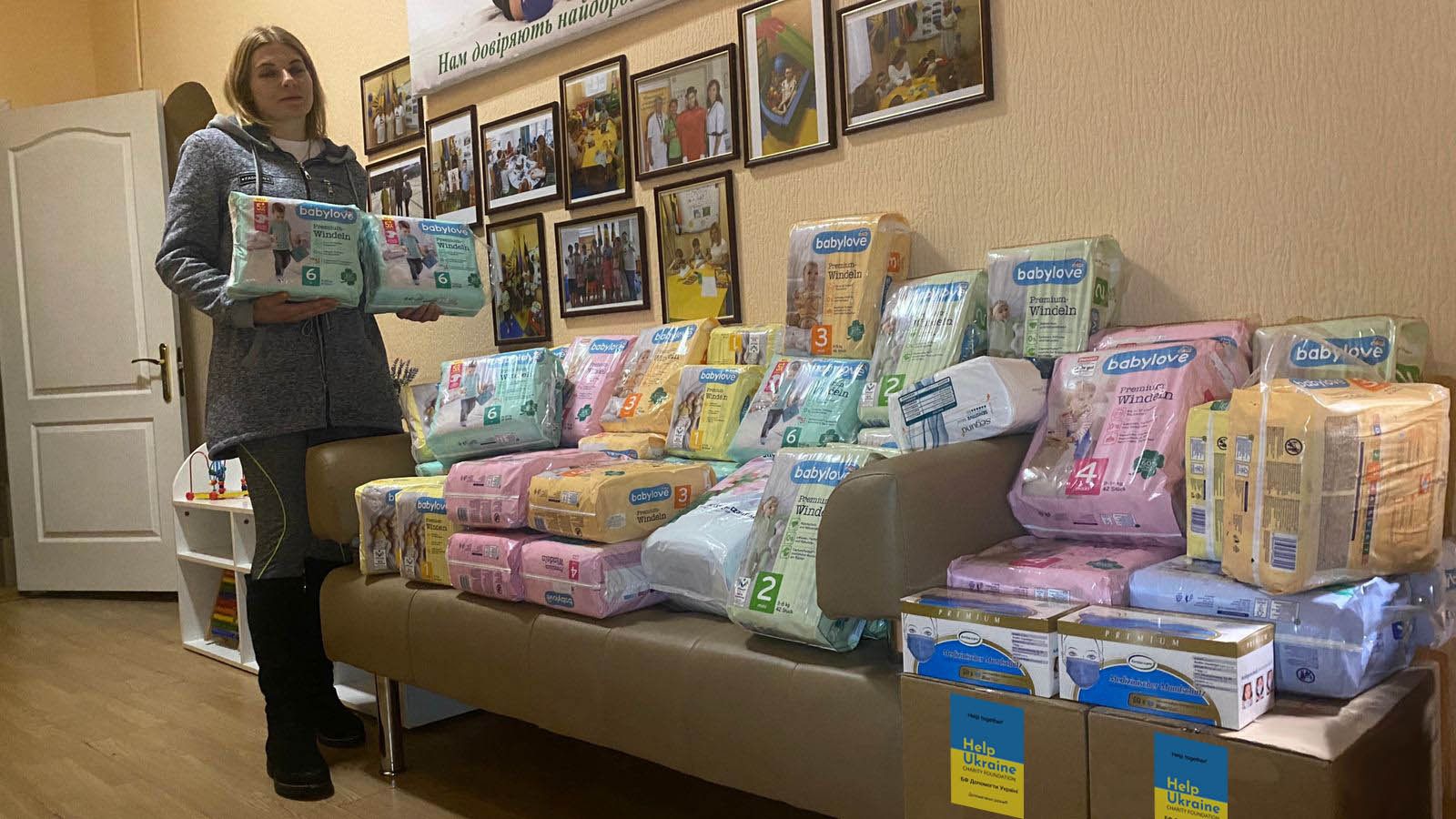 Отримали памперси, гігієнічні набори та захисні маски
