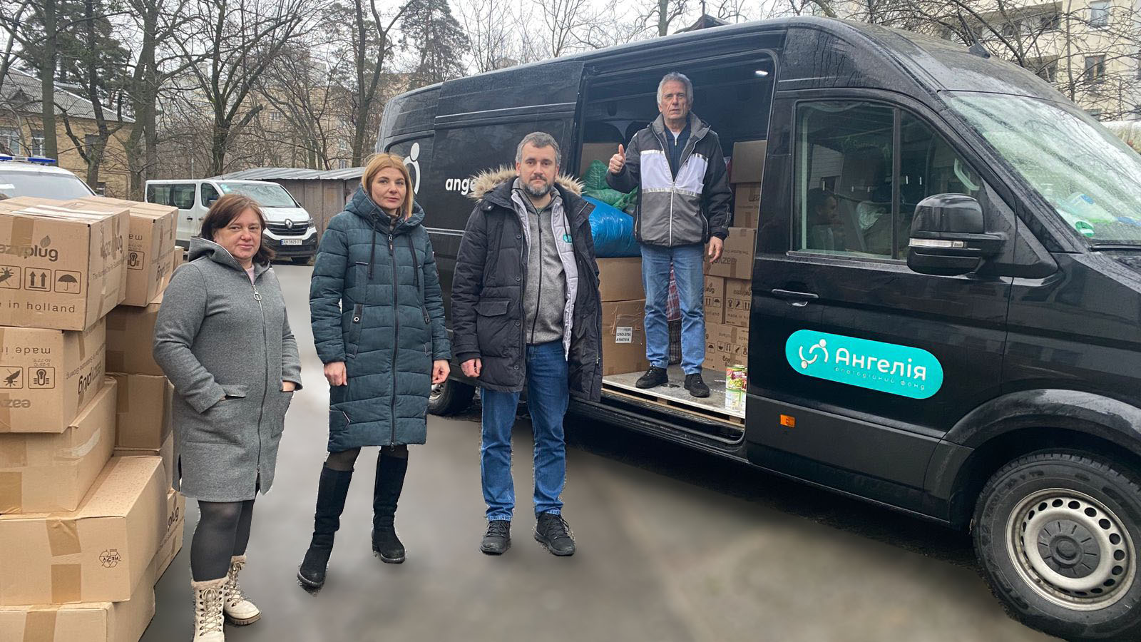 Отримали обладнання для оснащення гуманітарних хабів