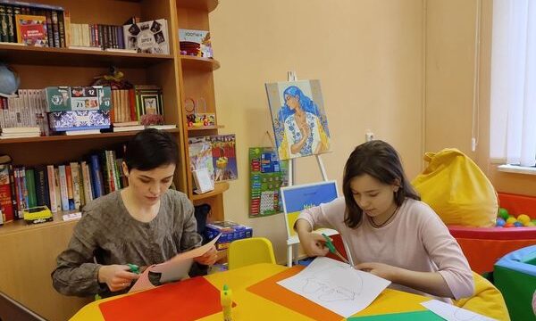 Напередодні Дня Героїв Небесної Сотні у дитячому просторі Торецької громади м. Київ для дітей були проведені майстер-класи з виготовлення ангелів