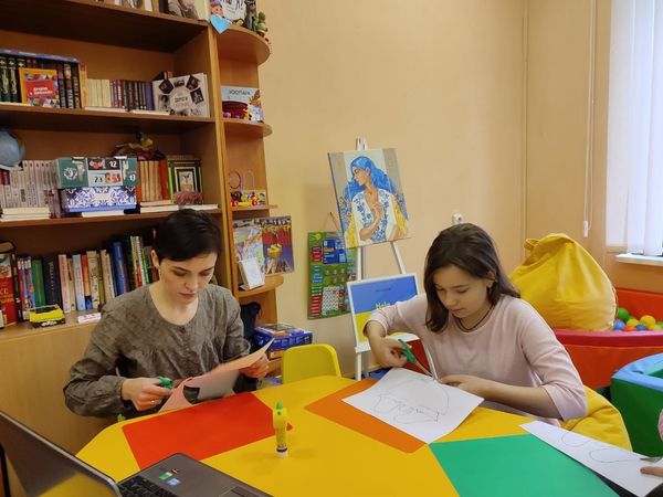 Напередодні Дня Героїв Небесної Сотні у дитячому просторі Торецької громади м. Київ для дітей були проведені майстер-класи з виготовлення ангелів