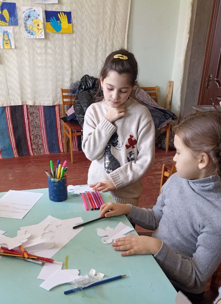 Напередодні Дня Героїв Небесної Сотні у дитячому просторі Торецької громади м. Київ для дітей були проведені майстер-класи з виготовлення ангелів