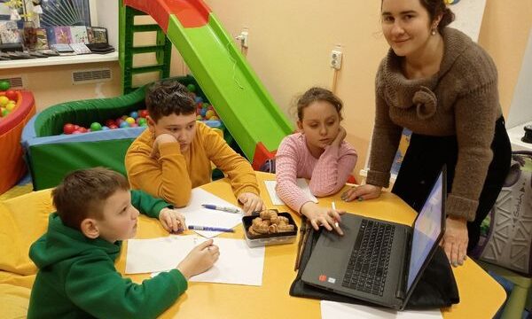 В дитячому просторі Торецької громади м. Київ продовжуються уроки англійської мови