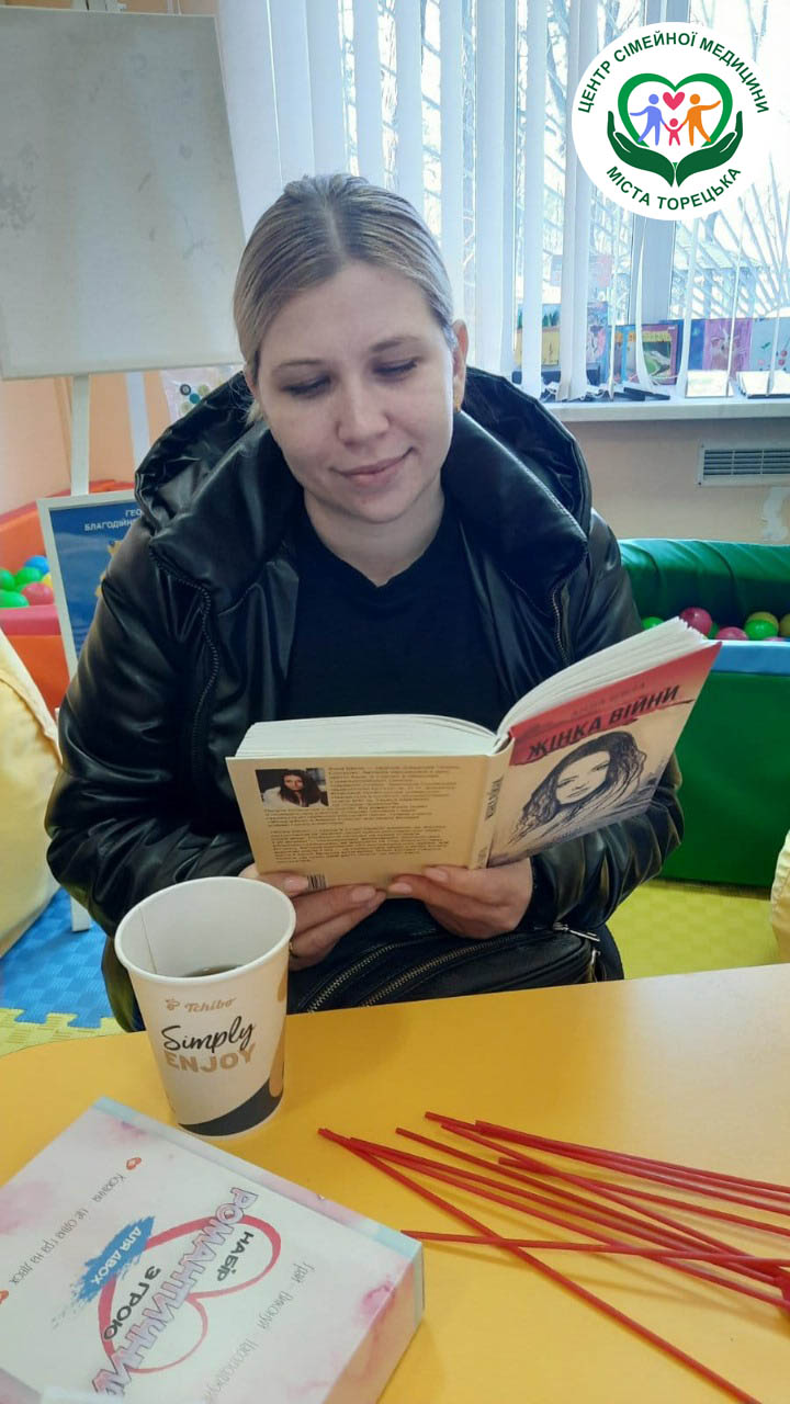 Нагадуємо, що в гуманітарному хабі у м. Києві є книжкова шафа.