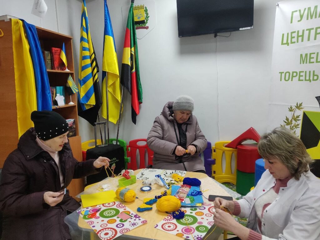 У гуманітарному центрі «З Торецьком у серці» м. Черкаси з нагоди Дня українського добровольця проведено патріотичну годину «Герої нескореної України»
