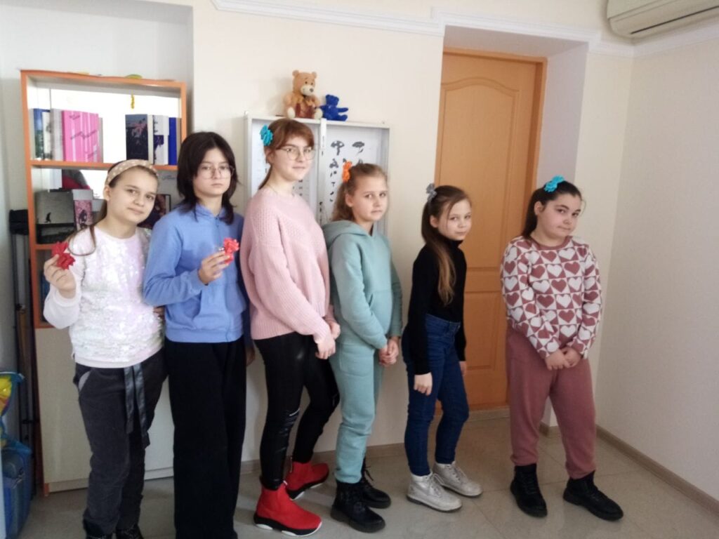 Майстер – клас «Блискучі заколки із фоамірану»