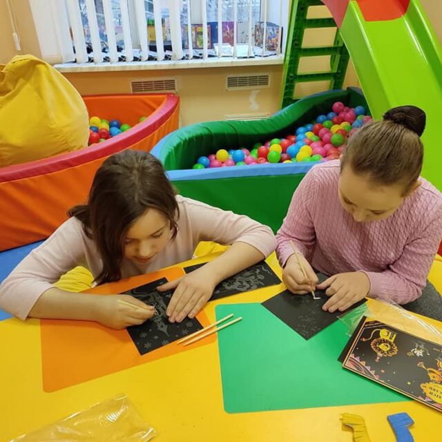 Триває гурткова робота для дітей у дитячому просторі Торецької громади м. Київ