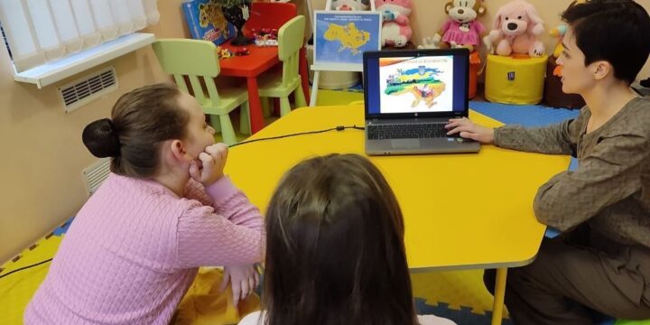 Триває гурткова робота для дітей у дитячому просторі Торецької громади м. Київ