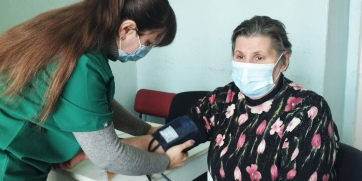 Вам необхідно виміряти артеріальний тиск, пройти курс крапельниць та ін’єкцій, зробити електрокардіограму з подальшою розшифровкою?