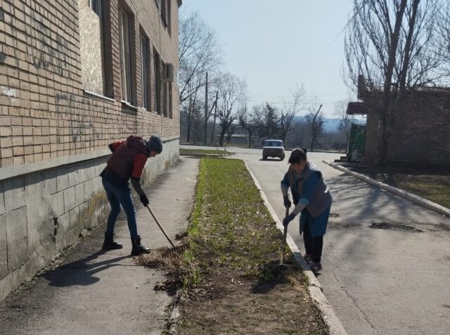 Продовжуємо роботи по благоустрою та прибиранню територій